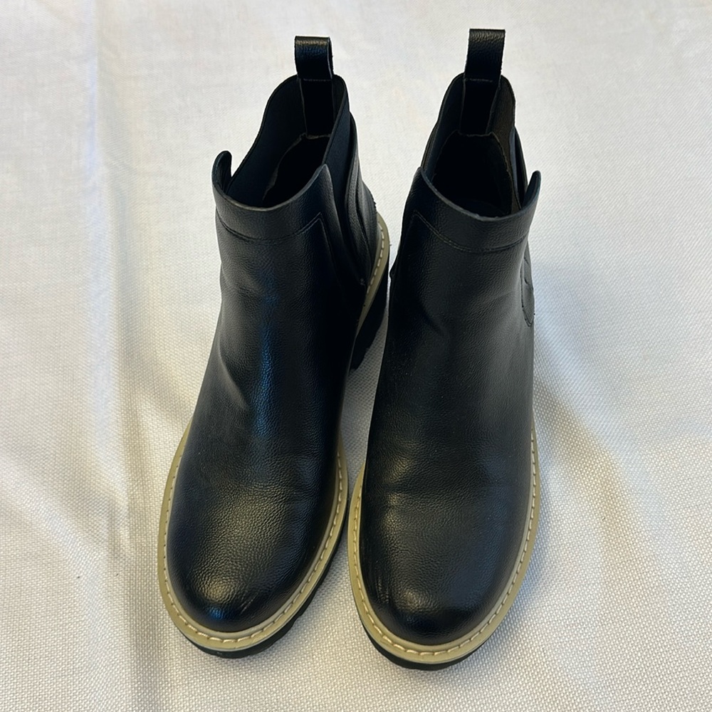 Lug sole‎ boots